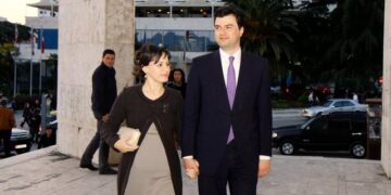 Bashkëshortja nxjerr foton për mburrje: Ja si dukej Luli 20 vite më parë në Holandë kur ishte …”pabuks me kollare Made in China”