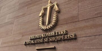 Nuk ka penalizim për të ngelurit në veting, mbi 30 emra vijojnë të pastrojnë paratë me zyra avokatie, valë kërkesash për licenca