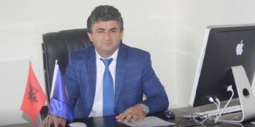E rëndë! Ishte në kërkim, ish zyrtari i lartë iu nxjerr a.rmën punonjësve të Policisë: Plagosen 5 efektivë