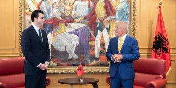 Shkrirja e LSI dhe drejtësia alarmojnë Metën, luftë për pazare në prapaskenë për një mandat të dytë, Lulzim Basha lë në baltë presidentin