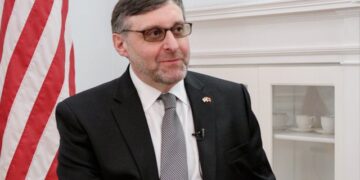 SHBA paralajmëron se shumë prej politikanëve shqiptarë do ju bllokohen vizat: Palmer kërcënon korrupsionin shqiptar me SPAK dhe BKH