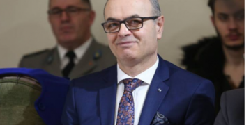 “Përballë Saliut, Metës, Kryemadhit dhe Lulit është shpirti punëtor dhe shqipja e paarritshme e Ramës”, Petro Koçi zbulon çfarë ndodhi mbrëmjen e djeshme dhe e thotë troç: Ja kush do të fitojë! (Foto)