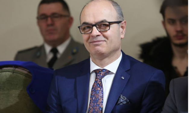 “Përballë Saliut, Metës, Kryemadhit dhe Lulit është shpirti punëtor dhe shqipja e paarritshme e Ramës”, Petro Koçi zbulon çfarë ndodhi mbrëmjen e djeshme dhe e thotë troç: Ja kush do të fitojë! (Foto)