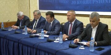 ‘Çdo moment që kalon në dëmin tonë!’, aleatët e Bashës mblidhen në Durrës, i japin paralajmërimin e fortë kryedemokratit