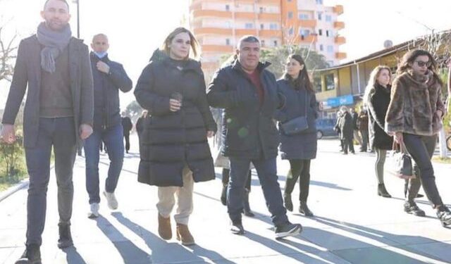 Erion Braçe kap “mat” Monika Kryemadhin