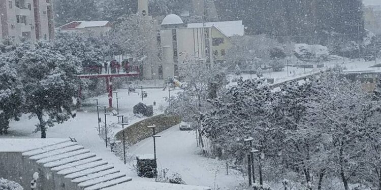 Bëhuni gati! 90% e territorit do përfshihet nga reshje dëbore, temperaturat do të arrijnë deri në -10 gradë celsius