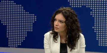 Elisa Spiropali bën rrëfimin e rrallë, tregon si ka qenë fëmijëria e saj dhe si i lindi dëshira për politikë: Nuk vija gjumë në sy dhe qaja nëse…