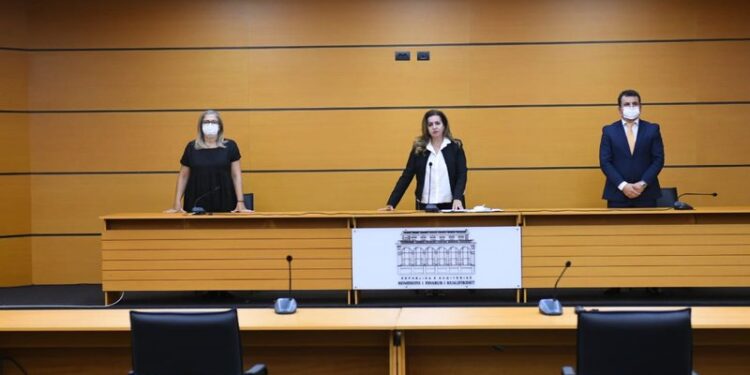 Hetimi dhe sekuestrimi i pronave tmerron njerëzit e drejtësisë, 47 emra të dorëhequr në prag të vetingut, futen në listën e zezë të SHBA