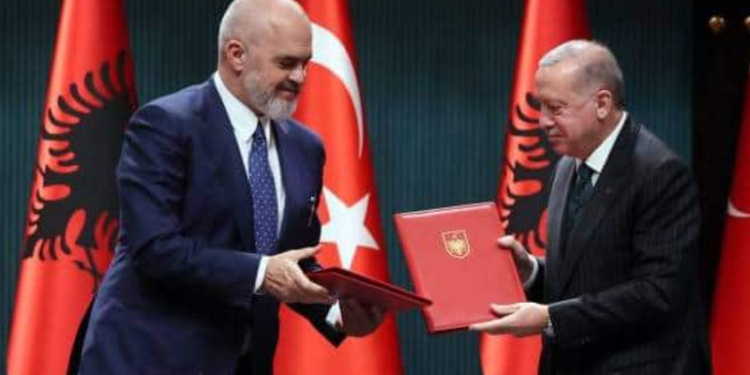 Takimi i Ramës me Erdoganin, mediat greke zbardhin diskutimin sekret në Turqi: Ja çfarë kërkon kryeministri i Shqipërisë!