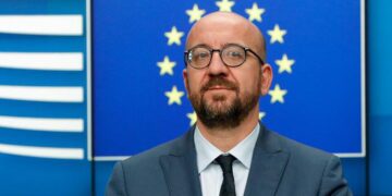 Udhëtimi në të gjithë BE do bëhet vetëm me “pasaportë vaksine”?! Presidenti i KE-së sqaron çfarë vendimi pritet të merret