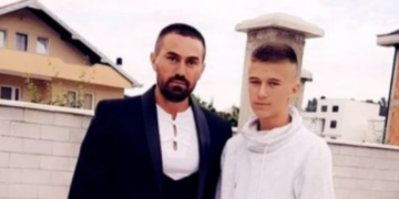 “Vdiq dhe zemra ime pa ty”! Rrëqeth me fjalët babai i 15-vjeçarit që u v.ra dje me thikë