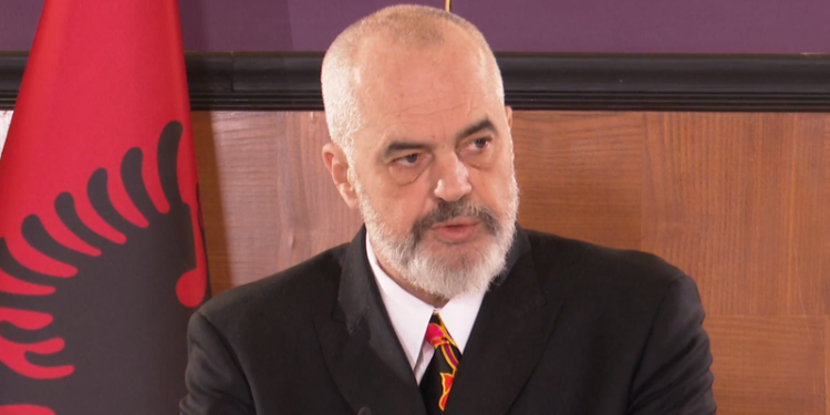 Me sytë e përlotur, kryeministri Rama përkujton 4 viktimat e 21 Janarit dhe komunikon vendimin e rëndësishëm (VIDEO-LIVE)