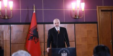 Rama jep alarmin dhe i çon mesazh Metës: Po angazhohen gjyqtarë e prokurorë për ta bërë 25 prillin referendum! Do përgjigjen bashkë me drejtuesin e tyre