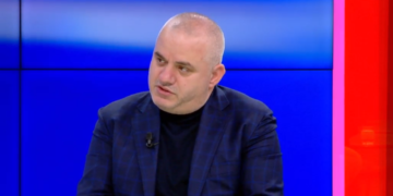 “Më la tërë natën pa gjumë dhe në mëngjes vura duart në kokë”! Artan Hoxha bën publike dosjen: Kokat e politikës i rrinin gatitu b.osit të k.rimit! Kishte edhe numrin e drejtorit tim!