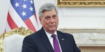 Diplomati i njohur bën deklaratën e fortë: Ushtarët amerikanë nuk kanë vdekur për ta bërë Serbinë e Madhe as Shqipërinë e Madhe