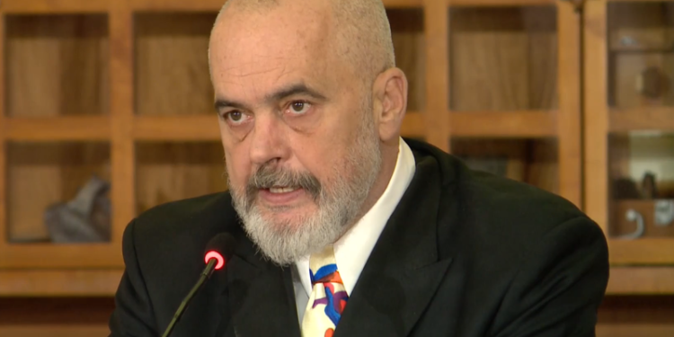 “Shtrirë si derra nëpër kolltuqe e bam-bum”, kryeministri Rama shpërthen i revoltuar: Këta janë dhe më keq se ata që i përkasin botës së krimit!