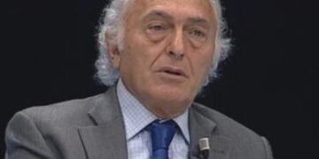 “E mashtron për vilat e veta, për Ndraghetën, për të vdekurit…”, Frrok Çupi lëshon ‘thumbin’ e fortë për PD dhe tregon prapaskenat e ngjarjes së bujshme: E shpifur…