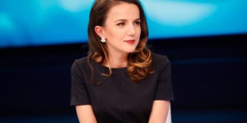 Hajde broçkulla me shumicë! Flet për një lidhje të ngushtë: Hajdari tregon arsyen e shpalljes së kandidaturës në Elbasan dhe çfarë synon ndaj këtij qyteti, 30-50 mijë vota, jam e sigurt…! Kaq vota ka gjithë Elbasani