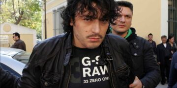 Alket Rizai i bën surprizën e papritur policisë greke, gjendet në makinën e një personazhi të njohur shqiptar edhe pse të gjithë e dinin që ishte në burg