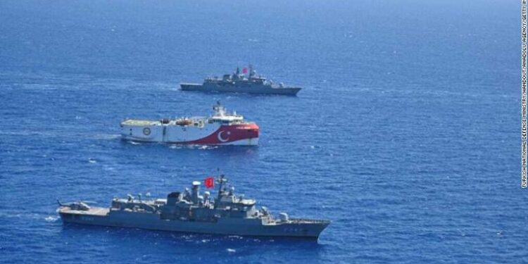 Tensioni i ashpër në Mesdhe, Turqia i bën thirrje Greqisë për bisedime: Duhet të zgjidhet përmes negociatave!