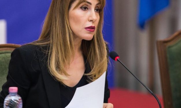 Turizmi në Ballkan, Majlinda Bregu citon Niçen: Duhet të kesh kaosin brenda që t’i japësh jetë një ylli që kërcen