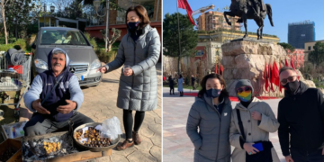 Yuri Kim dhe ambasadorja suedeze pozojnë para statujës së Skënderbeut, blejnë gështenja te Liqeni
