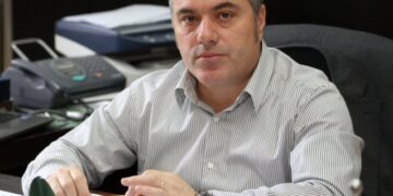 Patozi “asfikson” Bashën në Vlorë! Pas Dashamir Tahirit në Sarandë, ish kryetari demokrat Ardian Kollozi merr “frenat” në qytetin bregdetar