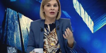 Monika jashtë çdo parashikimi! Përdor fatëkeqësinë e saj për politikë: Jam me kancer në qafën e mitrës, vetëm një infermjer ma gjen damarin! Jam e rrezikuar se kam frikë se më ikën në Gjermani