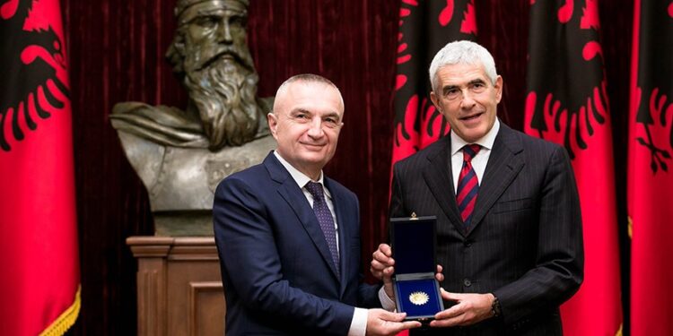 REAGIMI/ Ambasadori italian në Tiranë: Pier Ferdinando Casini nuk është mafioz, na keni fyer