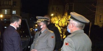 Majori shqiptar humbi jetën në Afganistan: Peleshi dhe stafi drejtues i FA i shkojnë për ngushëllime familjes