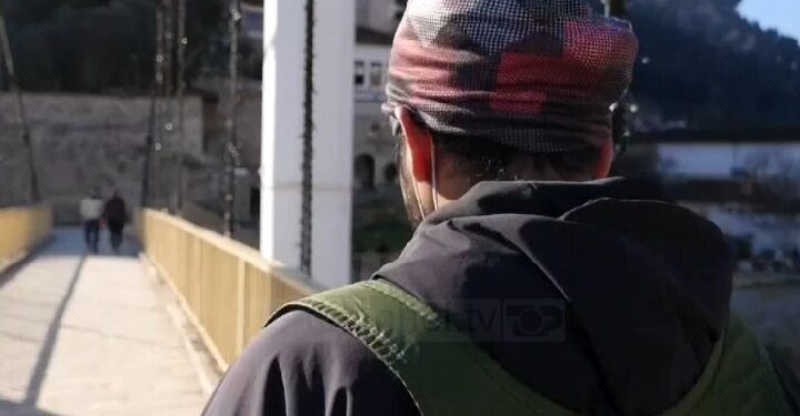 Me këmbë në 42 shtete, indiani mbërrin në Shqipëri për misionin e Nënë Terezës në Indi