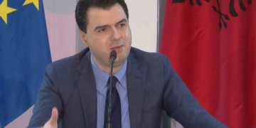 Deliranti dhe qesharak, Basha fluturon pas sondazhit të “Zeni Tv“! Uron Biden si kryeministër… në rrugë: Po pres të punoj me ju!