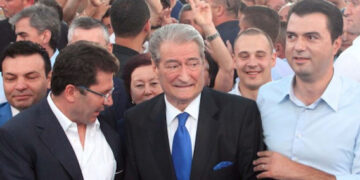 Përplasje të forta Basha-Mediu: Kreu i PR i përmend liderit demokrat raportet me Berishën dhe kërcënon me largim drejt Topallit