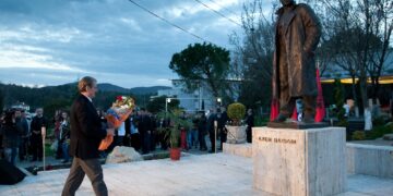 Nga Izet Haxhia, te Llalla e Tahiri, janari nis me dosjet “VIP”! Betejë e fortë  e ushtarëve të Berishës në drejtësi me gjyqtar pa veting për të mos lejuar hapjen e çështjes “Hajdari”