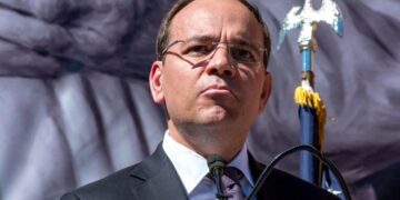 Bilushi i Metës shpall 10 njerëzit që do motivojnë shqiptarët më 2021