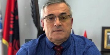 Skandali/ Kryebashkiaku socialist i Tropojës i jep tender kushëririt
