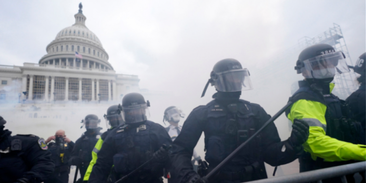 Thellohet tragjedia në SHBA, shkon në 5 numri i viktimave pas protestave në Kongres, humb jetën një polic