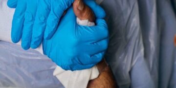 “Po plasim”, jeta dhe vdekja në një pavion Covidi