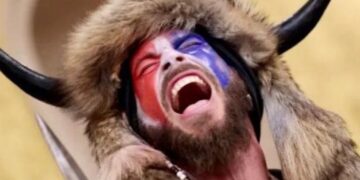 “Djalli me brirë” i Capitol-it: Pse do dëshmoj kundër Trumpi-it