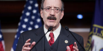 “Vajtimi” hipokrit për largimin e kongresmenit Engell