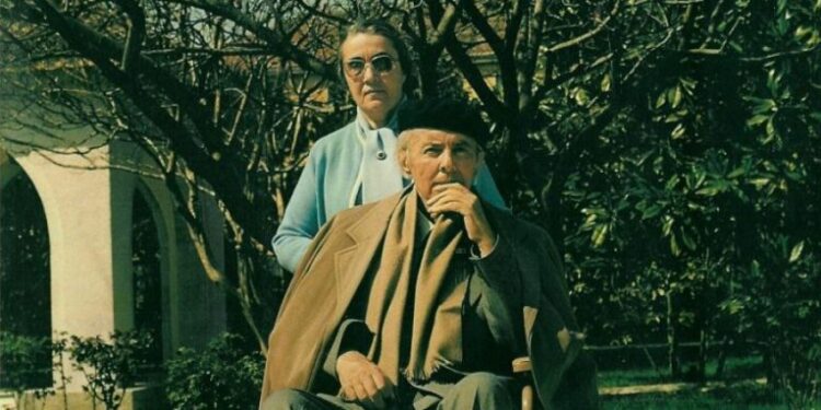 “Tani futini by**ës çelik”, rrëfimi i mjekut personal të Enver Hoxhës pse refuzonte kategorikisht të kurohej jashtë