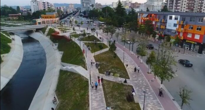 Akuzat për përmbytjet në vend, reagon kryeministri Rama: Publikon pamjet në kohën e e shkatërrimit nga opozita e rrugës dhe e vërteta sot! (Video)