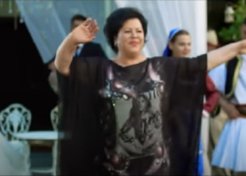 “Nuse moj sorkadhe”, Irini Qirjako tregon se si u shfaq në videoklip me greken të stampuar në fustan: S’e dija se kush ishte, s’më thanë asgjë
