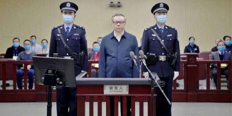 Kina ekzekuton ish-zyrtarin e lartë, akuzohej se kishte përvetësuar qindra milionë dollarë