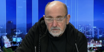 Tos Lubonja i çoroditur:  Dua polici ndërkombëtare, se na ka pushtuar m.afia! Të vijë Basha e Kryemadhi në  pushtet, se Rama është çmendur fare