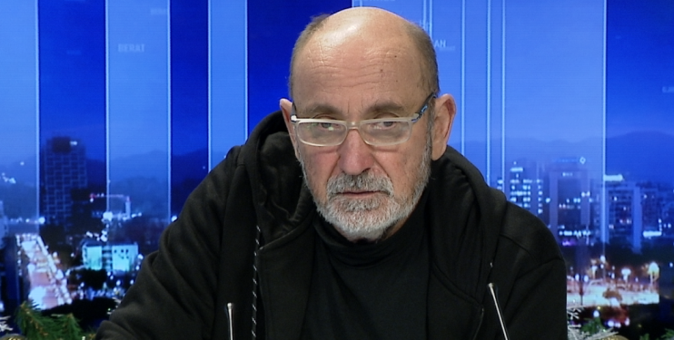 Tos Lubonja i çoroditur: Dua polici ndërkombëtare, se na ka pushtuar m.afia! Të vijë Basha e Kryemadhi në pushtet, se Rama është çmendur fare