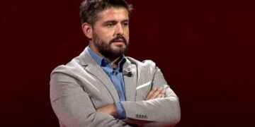 “Egërsohet” deputetja minoritare e PS-së për identitetin e dyshimtë të dropullitëve! Kërcënon gazetarin Marin Memën: Nuk do i shpëtosh përgjegjësisë