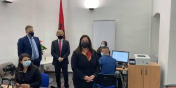 Nis në Itali, pajisja me pasaportë dhe kartë identiteti i qytetarëve shqiptarë
