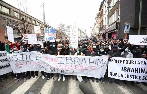Kaos në Bruksel, protestuesit djegin stacionin e policisë pas përleshjeve me oficerët