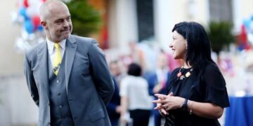 Çfarë pasurie ka Edi Rama?! Gazetarja nxjerr detajet: Më shumë të ardhura nga puna si piktor sesa kryeministër!